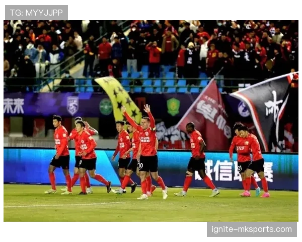 德比郡主场燃爆！球迷齐心助球队迎战强敌表现抢眼