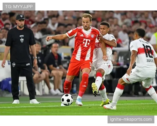 德甲争冠白热化:拜仁多特阵容深度对决,谁将笑到最后? 德甲争冠白热化:拜仁多特阵容深度对决,谁将笑到最后?