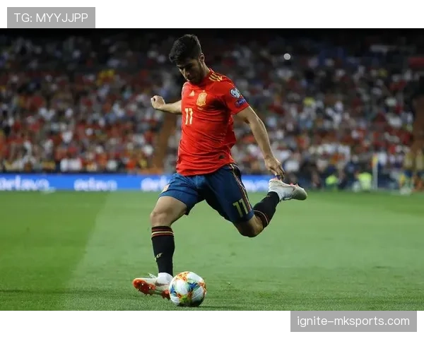 阿什拉夫确认回归国家队,状态回升全力备战国际赛事 阿什拉夫确认回归国家队,状态回升全力备战国际赛事