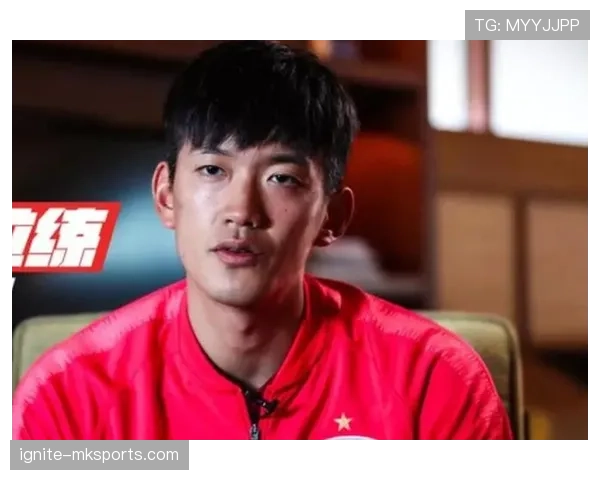 颜骏凌约会照流出，穿得像街坊大哥但买单那一刻真是豪横